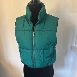 CM3 Outfitters Teal Crop Puffer Vest M BNWT